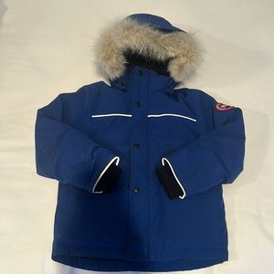 Canada Goose boys jacket with detachable hood. Size 6-7. Navy/Royal blue